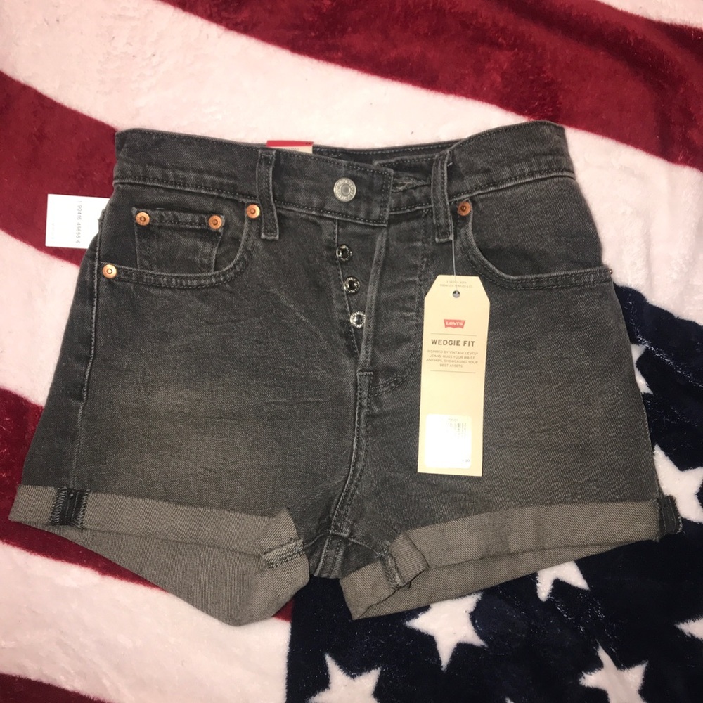 Levi Wedgie Fit Shorts